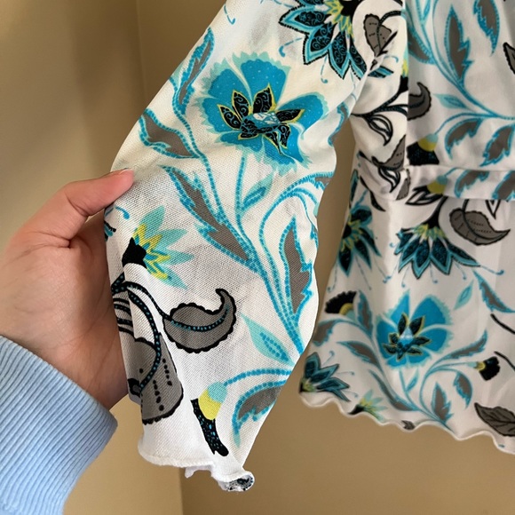 🔷I.E. PETITE: Women’s size PXL, multicolor floral v-neck 1/4 sleeve blouse🔷 - Picture 7 of 10